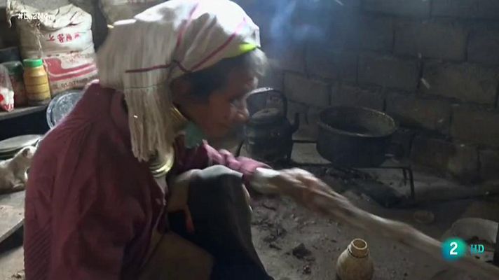 La 2 Noticias - Disminuyen "las mujeres jirafa" en Birmania
