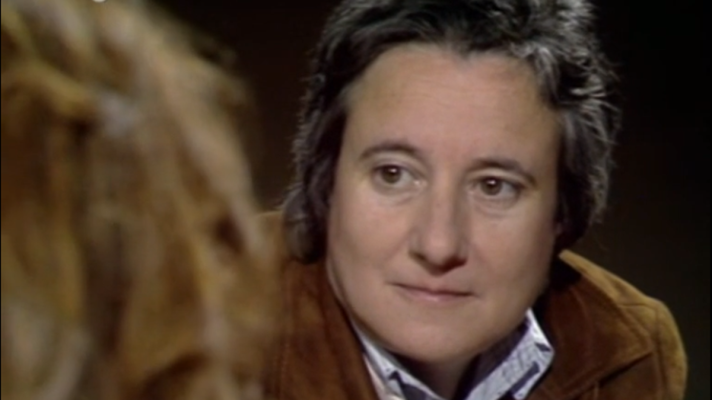 Dones a prop - Carmen Alcalde