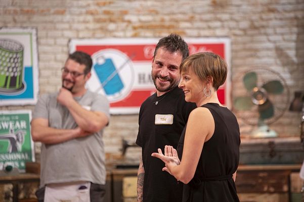 Maestros de la costura - La visita de la hermana de Toni