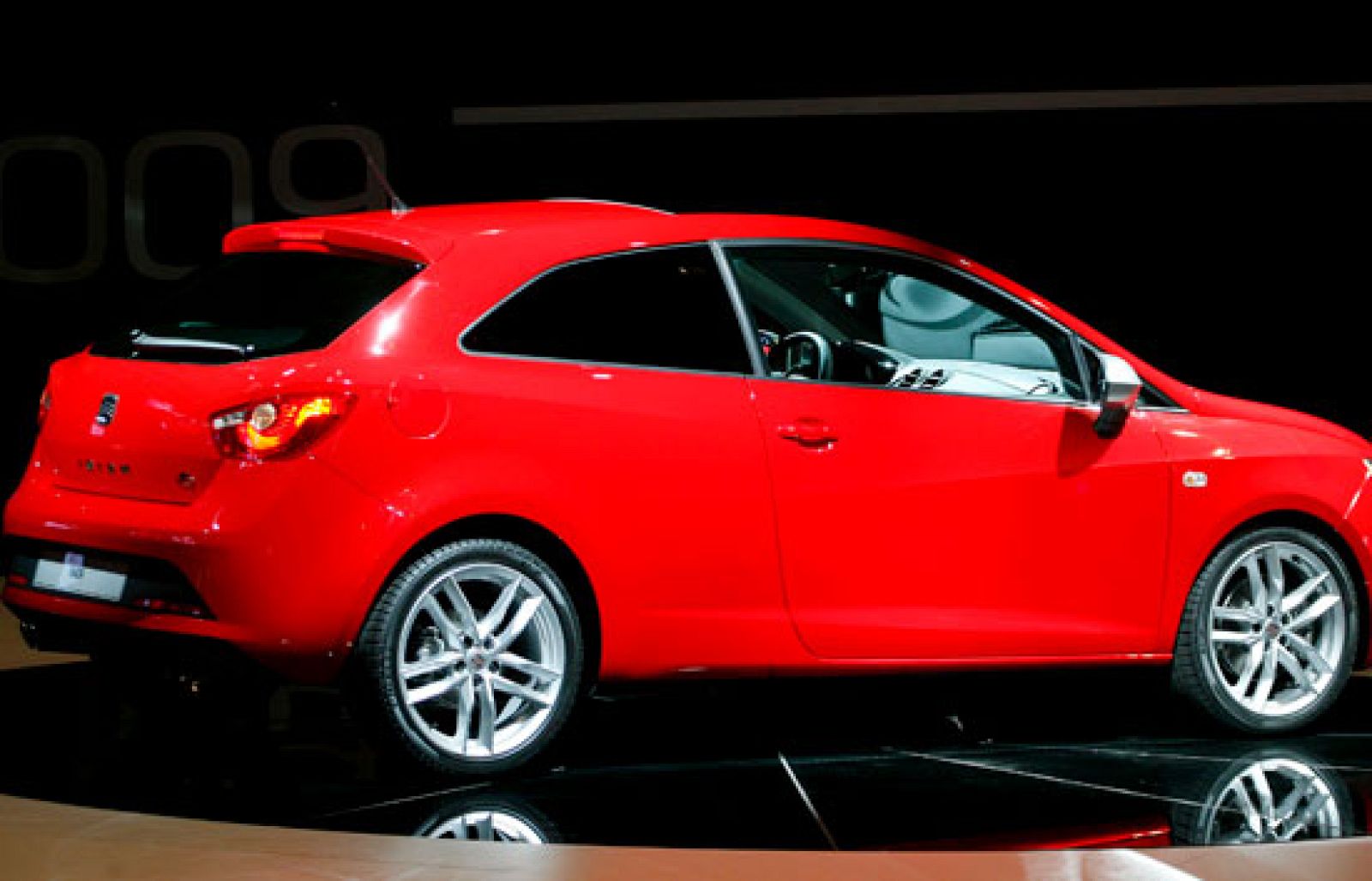 El Gobierno va a incentivar la compra de coches nuevos con una ayuda  de 2.000 euros | Ver