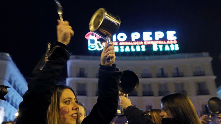 Informativo 24h - La huelga del 8M empieza con una cacerolada en la Puerta del Sol