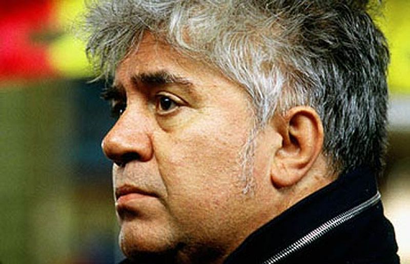 Almodóvar también ha estado viendo el partido de Nadal desde las gradas de la Caja Mágica de Madrid.