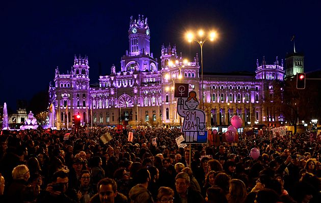 Telediario 1 - Más de 350.000 personas se manifiestan en Madrid en el 8M por la igualdad