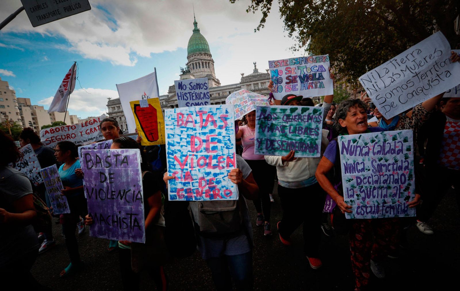 8M | Las reivindicaciones feministas toman las calles de todo el mundo el 8M -RTVE.es | Ver