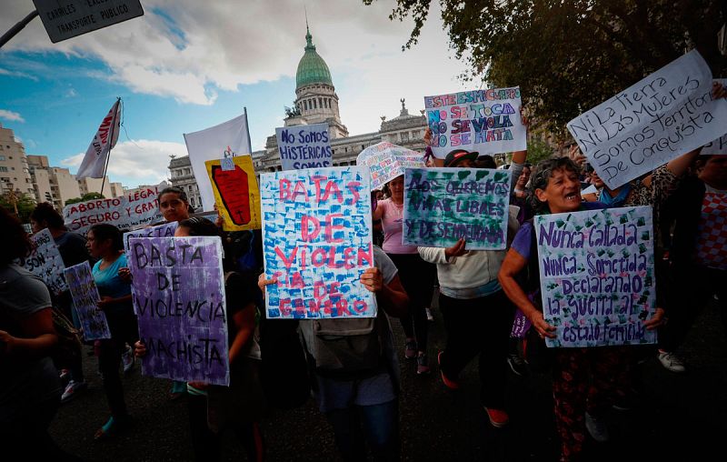 8M | Las reivindicaciones feministas toman las calles de todo el mundo el 8M -RTVE.es | Ver