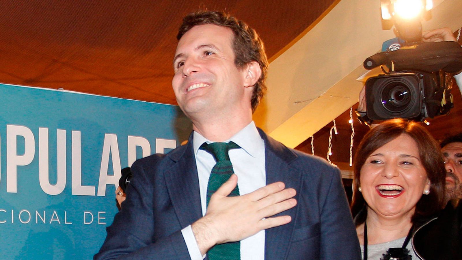 Casado critica la actitud de la izquierda frente al feminismo y propone una Ley de Apoyo a la Maternidad