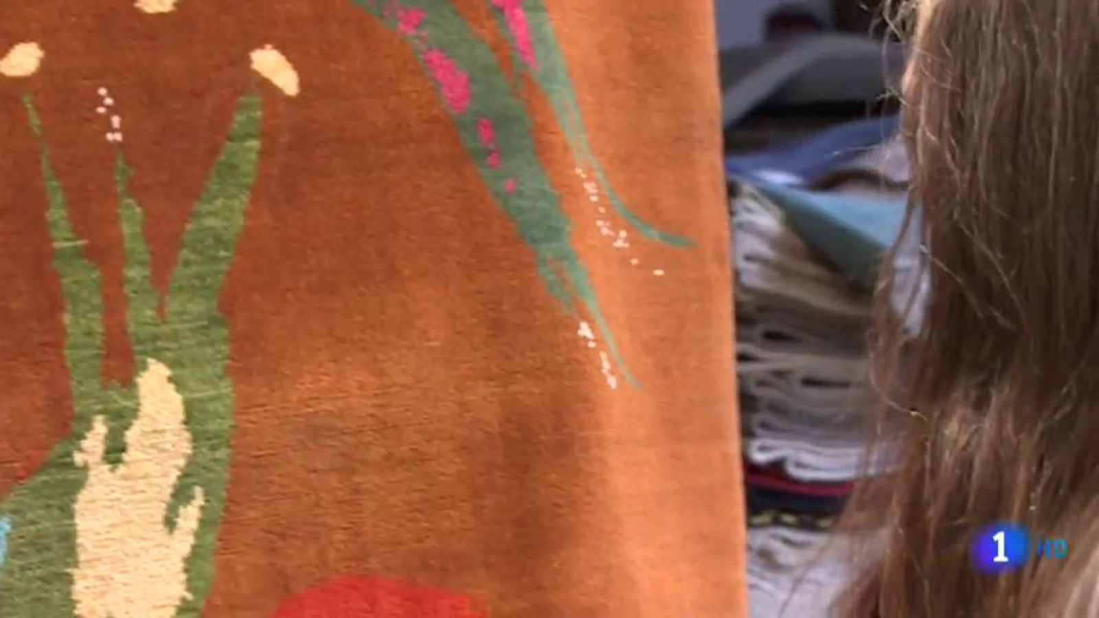 Ouka Leele se atreve con una nueva técnica: diseñar alfombras