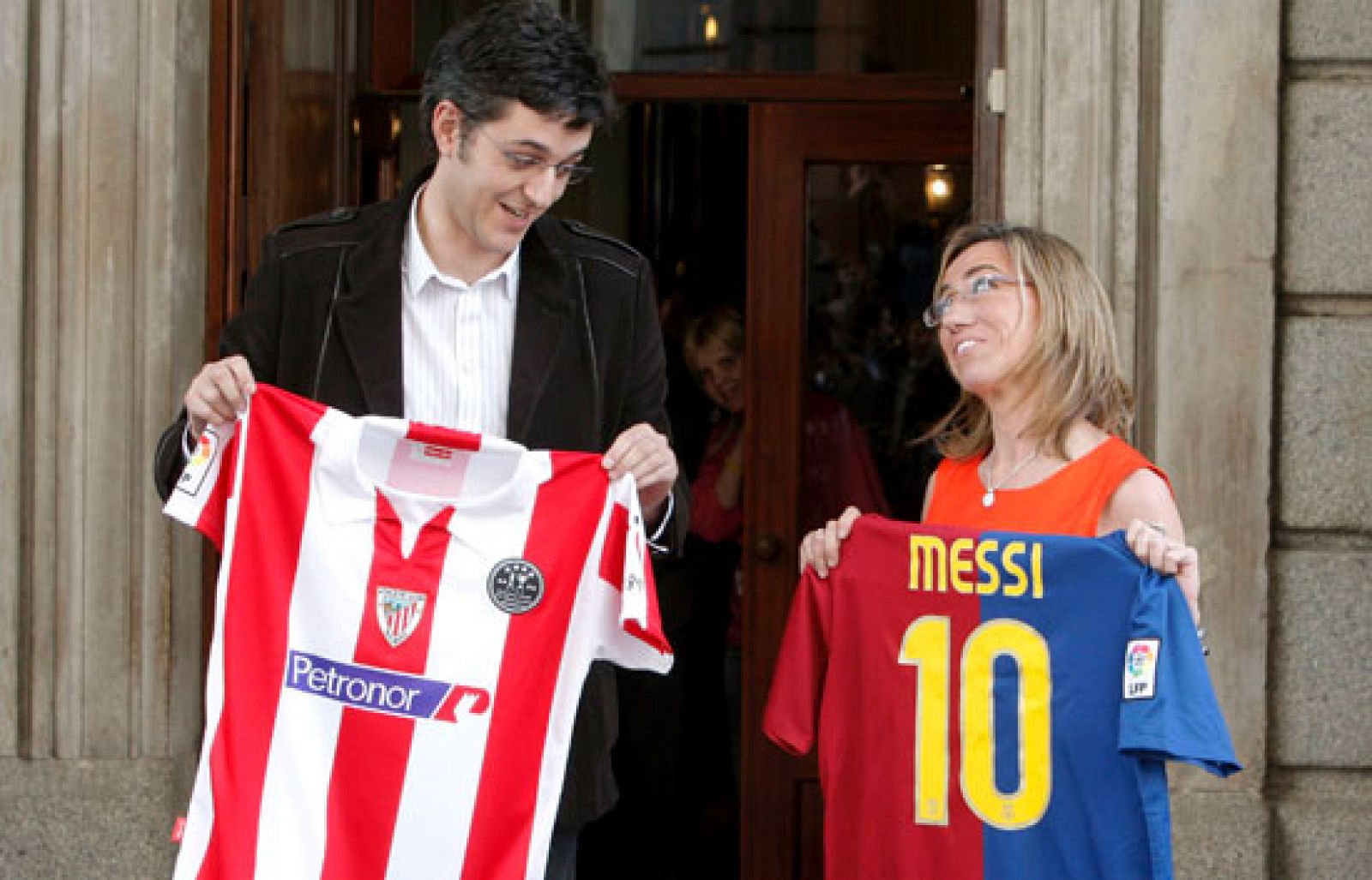 Telediario 2 en cuatro minutos - 13/05/09 | Ver