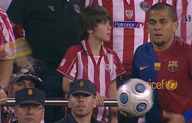 Copa del Rey - Botellazo a Alves