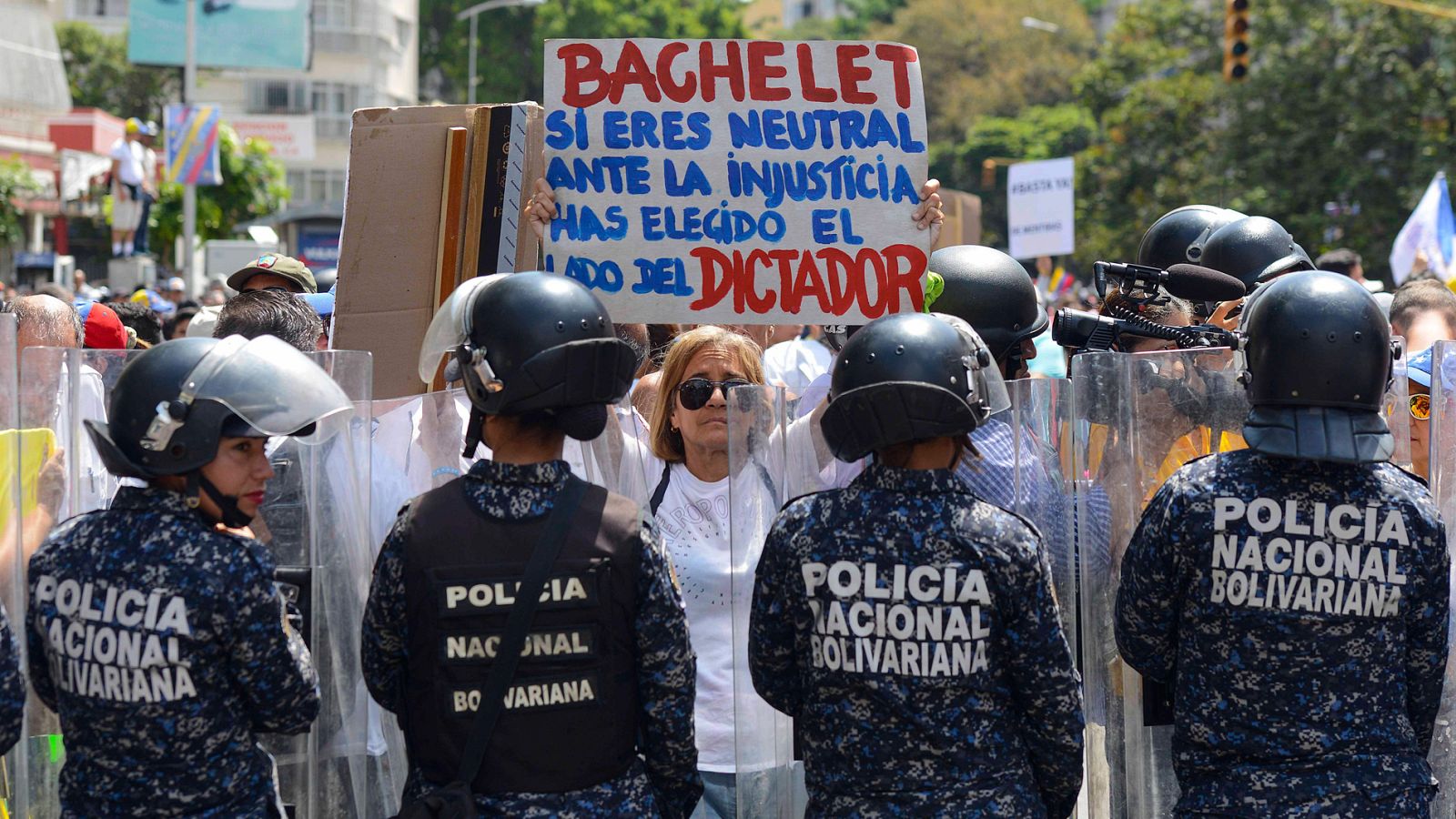 Maduro y Guaidó moviizan a sus seguidores en Venezuela