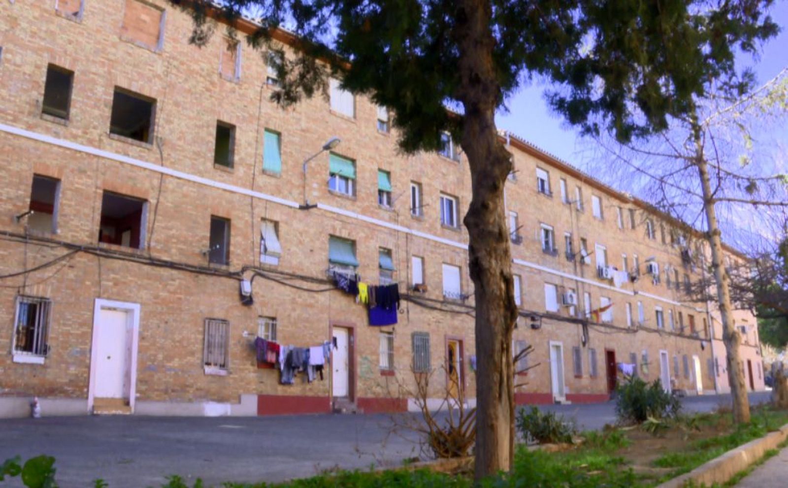 Avance del repor "Un barrio en derribo" que retrata el barrio de la Mariola de Lleida y, a la vez, trata sobre las dificultades de muchas personas para acceder a una vivienda