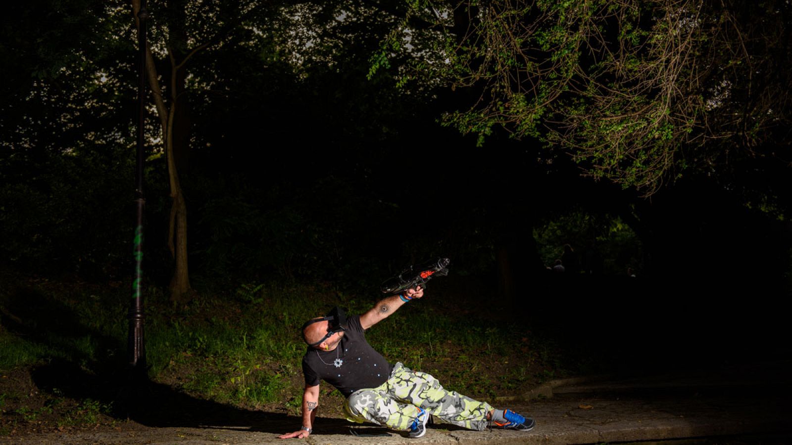 La realidad virtual es ya un elemento imprescindible en muchas empresas. Ahora empieza su expansión también en el mundo del ocio en toda España. En Cataluña, por ejemplo, se han abierto una decena de centros que ofrecen estas experiencias inmersivas.