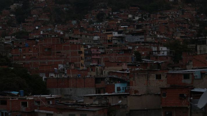 Telediario 1 - Venezuela extiende por quinto día la suspensión de la actividad laboral y las clases