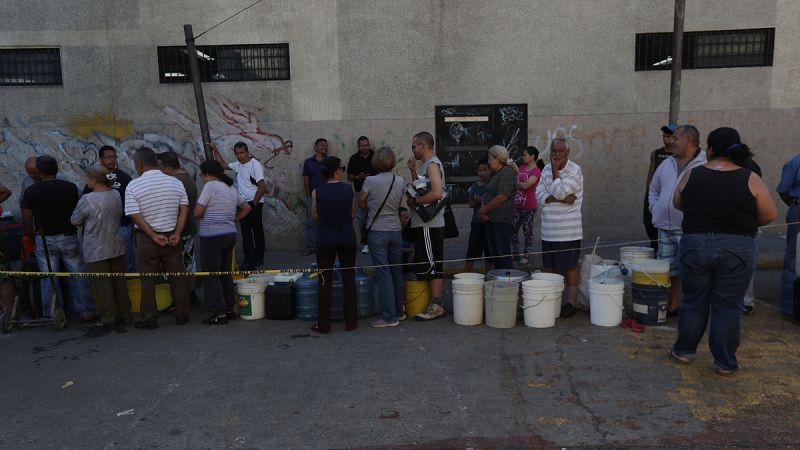 En el quinto día de apagones en Venezuela se suma la falta de agua