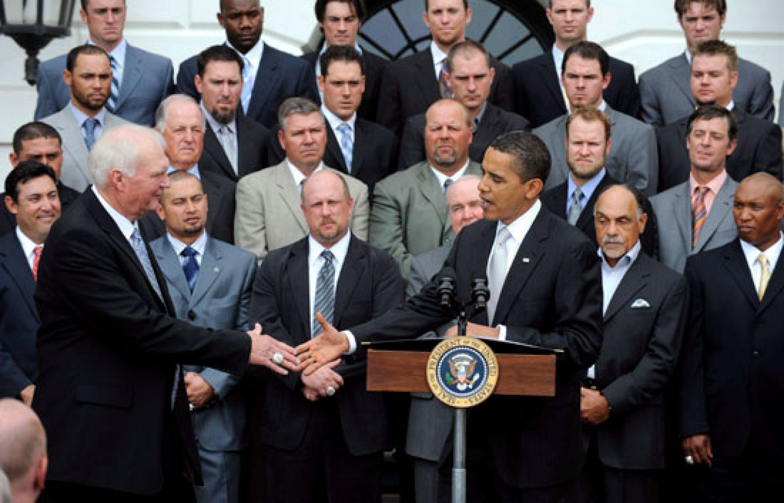 Obama rectifica y volverá a poner en funcionamiento los tribuanles militares en Guantánamo | Ver