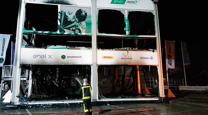 Telediario 1 - El Mundial de MotoE, suspendido por el incendio de sus motocicletas