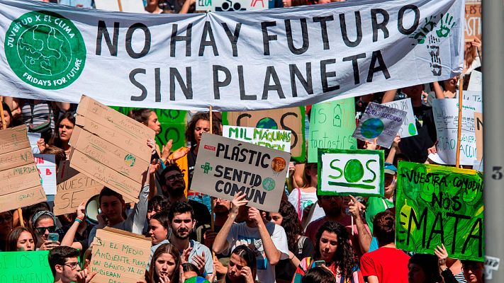 Telediario 1 - Miles de estudiantes se echan a la calle en todo el mundo contra el cambio climático