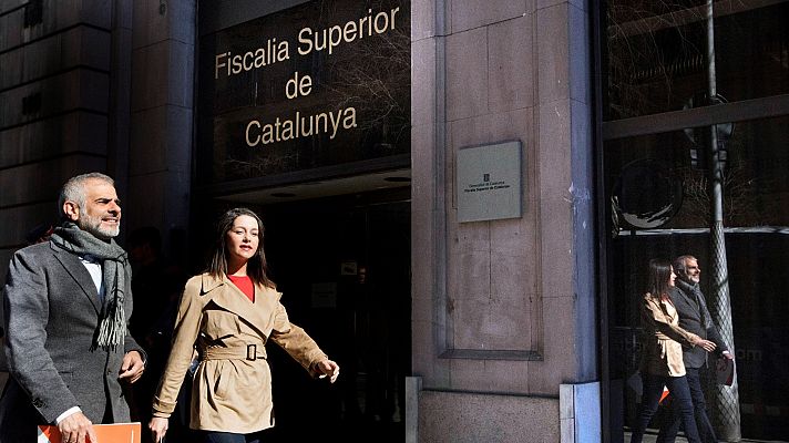 Telediario 1 - Ciudadanos y PP denuncian a Torra ante la Fiscalía por no retirar los lazos amarillos de los edificios de la Generalitat