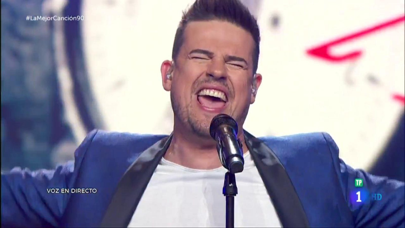 Raúl canta 'La raja de tu falda'