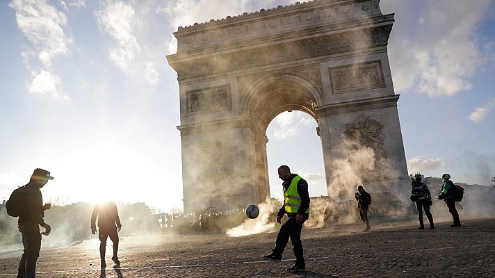 Telediario 1 - Francia prohíbe marchas violentas de 'chalecos amarillos'