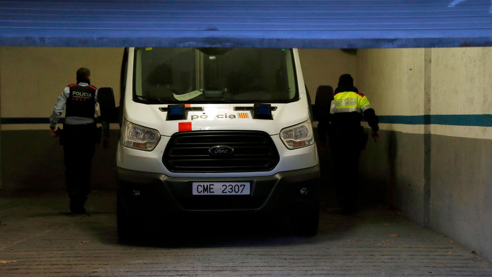 En el caso de la violación en grupo de Sabadell, el abogado de la víctima ha pedido que todos los investigados entren en prisión. De los ocho, sólo dos están en la cárcel y uno continúa fugado. Poco a poco se van conociendo nuevos detalles del sumari