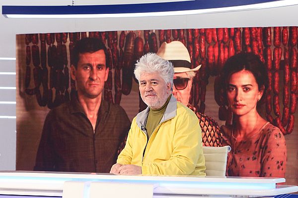 Telediario 1 - Pedro Almodóvar, en TVE: "Necesitaba una mirada introspectiva hacia la parte más oscura de mí mismo"