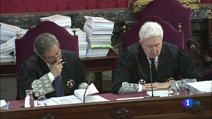 Telediario 1 - Un guardia civil sitúa a Torra en la nave donde se incautaron las papeletas los días previos al 1-O