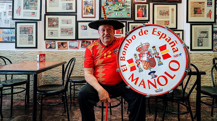 Telediario 1 - 'Manolo el del bombo', feliz por el regreso de la selección a Mestalla