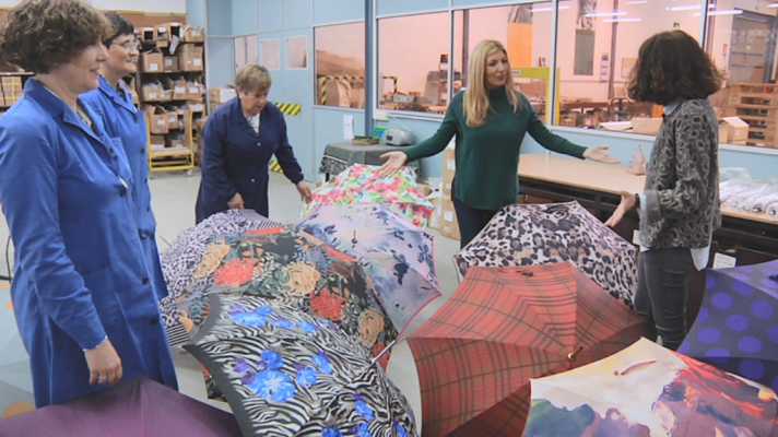 Aquí la Tierra - Los paraguas: tela y 50 metros de hilo