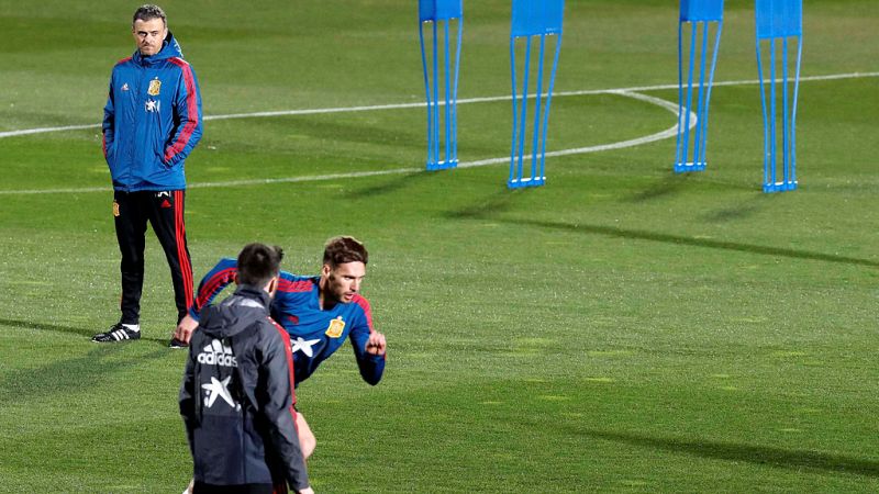 Luis Enrique conjuga experiencia y novedad