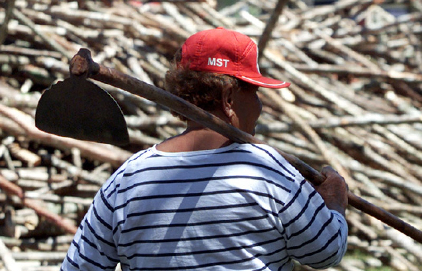 En portada - La lucha por la tierra | Ver