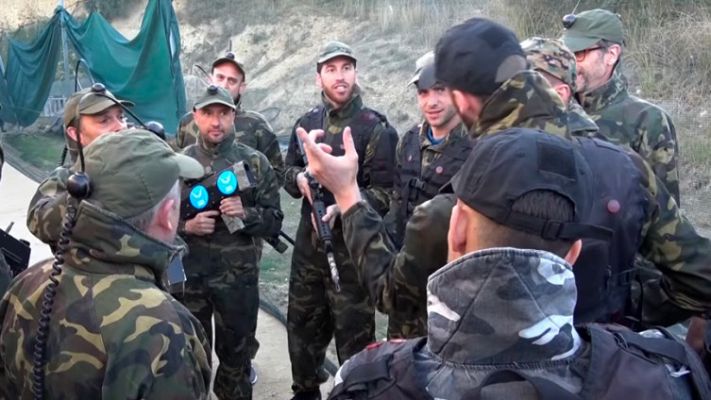 Telediario 1 - La Roja se divierte con el 'laser tag' y "hace grupo"