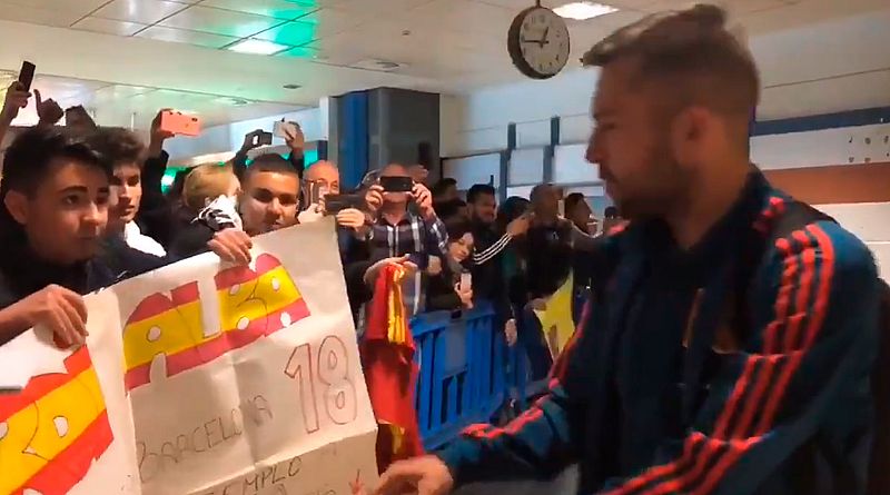 La selección española de fútbol ha aterrizado en Valencia en torno a una gran expectación. Los jugadores de la roja iniciarán este sábado ante Noruega el camino hacia la Eurocopa 2020.