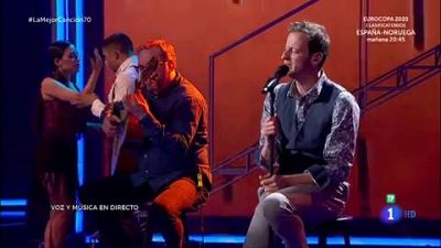 Edu Soto canta 'Vivir as� es morir de amor'