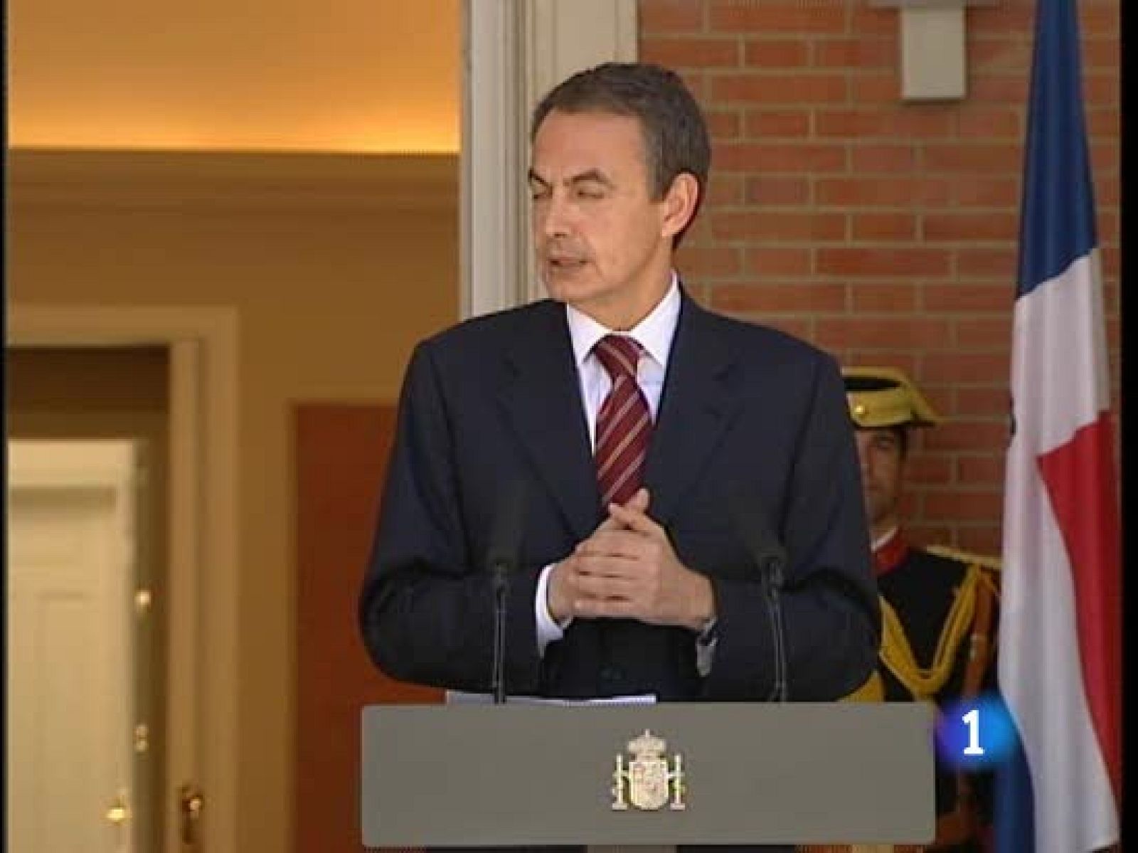 Zapatero dice que está abierto a las propuestas de otros partidos siempre que el objetivo sea combatir la crisis económica | Ver