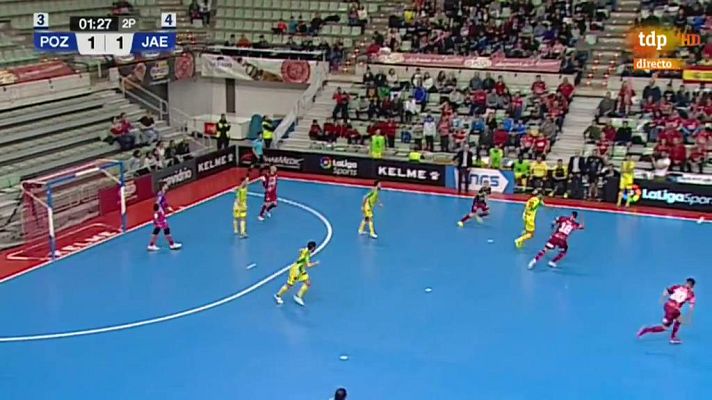 Fútbol Sala - Carlitos roba el balón al portero jugador y marca desde su campo (1-2)