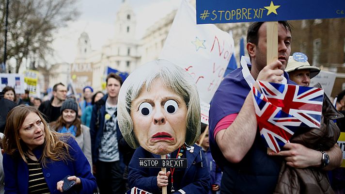 Telediario 1 - Cientos de miles de británicos se manifiestan en Londres para pedir una nueva consulta del 'Brexit'