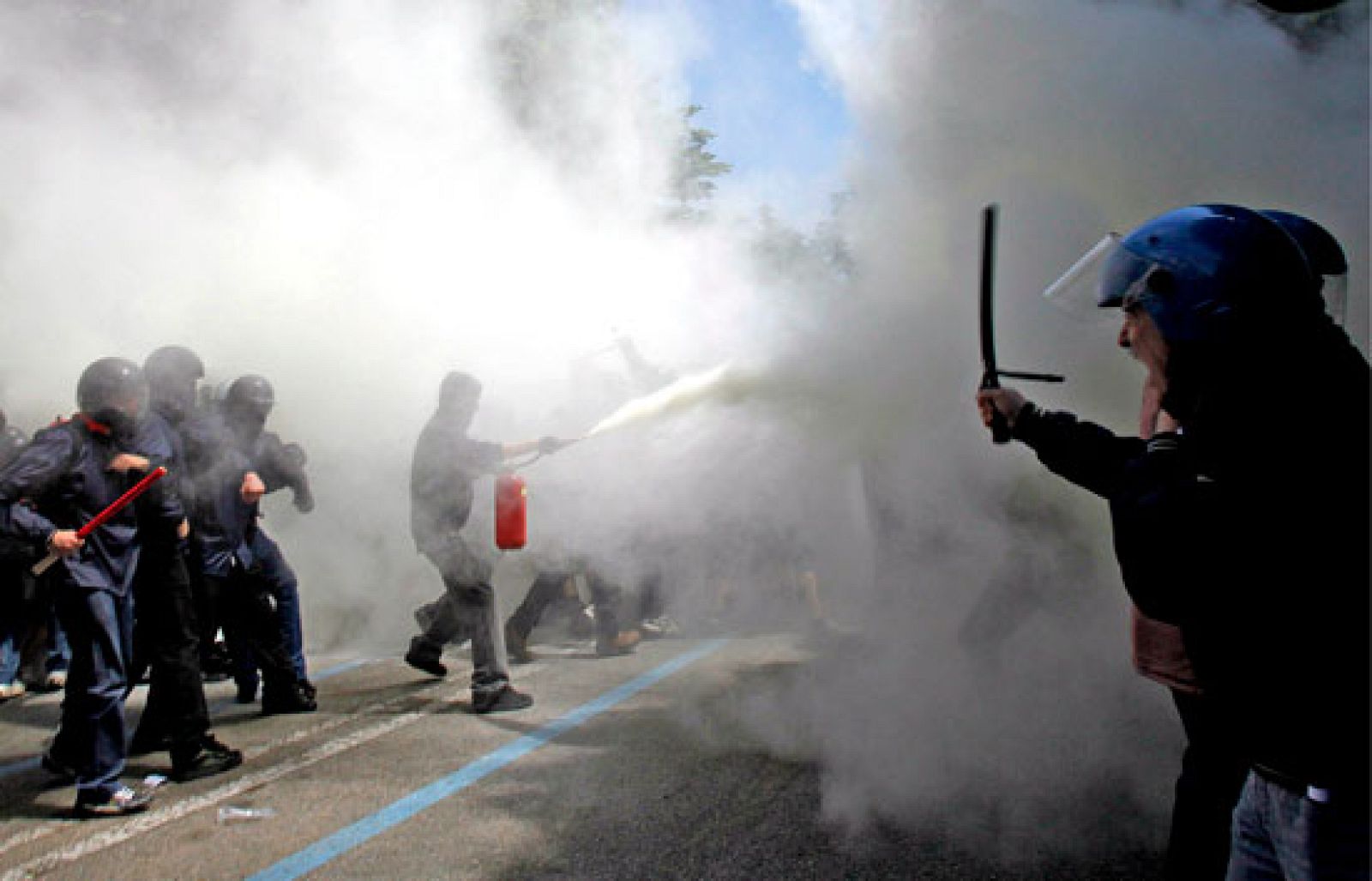 Una manifestación de estudiantes en Turín deja diecinueve policías heridos | Ver