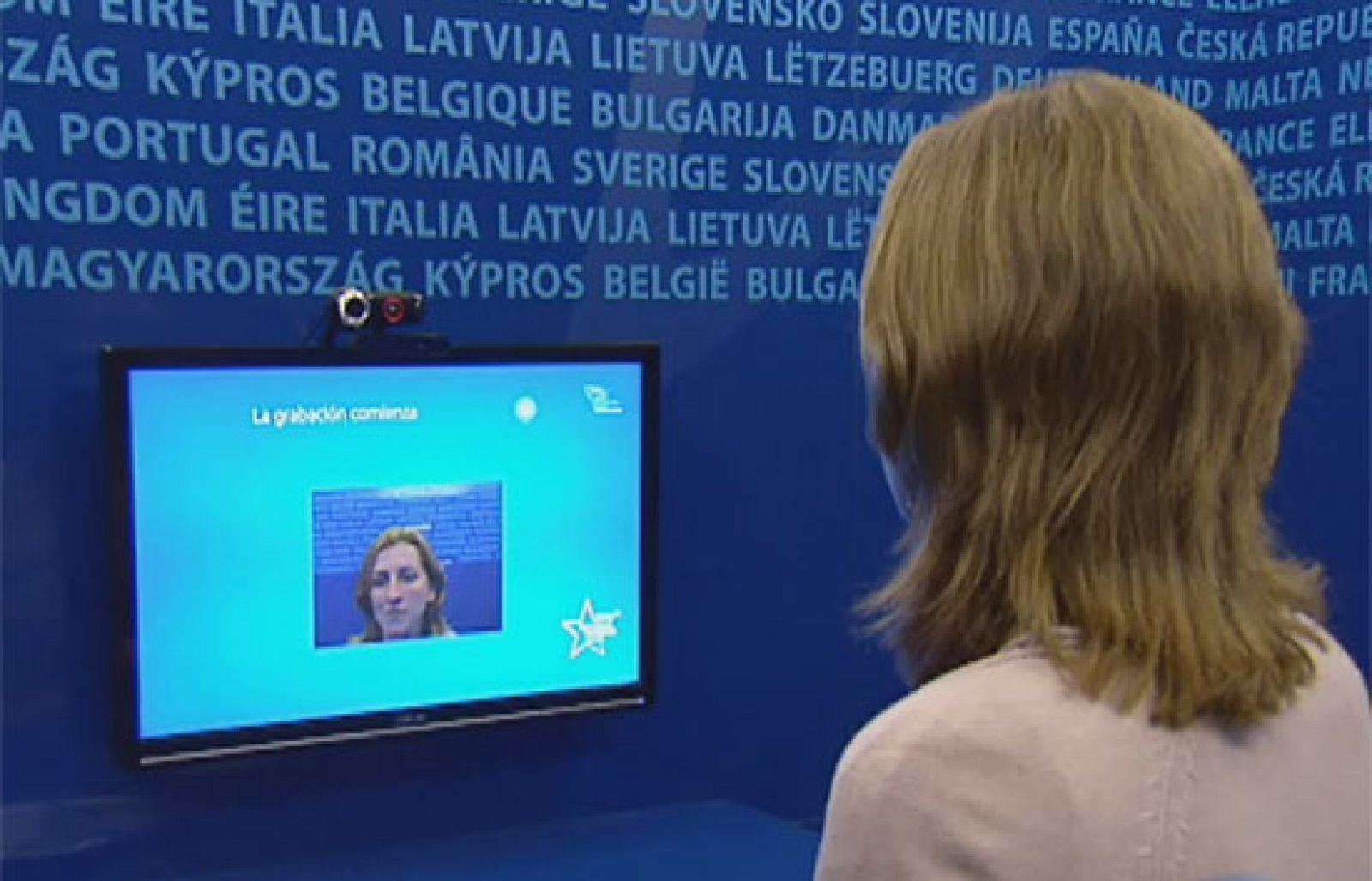 El Parlamento Europeo distribuye cabinas para que los ciudadanos puedan informarse | Ver