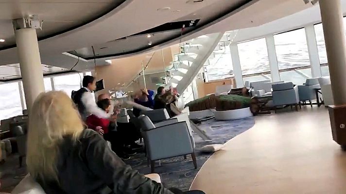 Informativo 24h - Complejo rescate de más de 1.300 pasajeros de un crucero a la deriva en Noruega