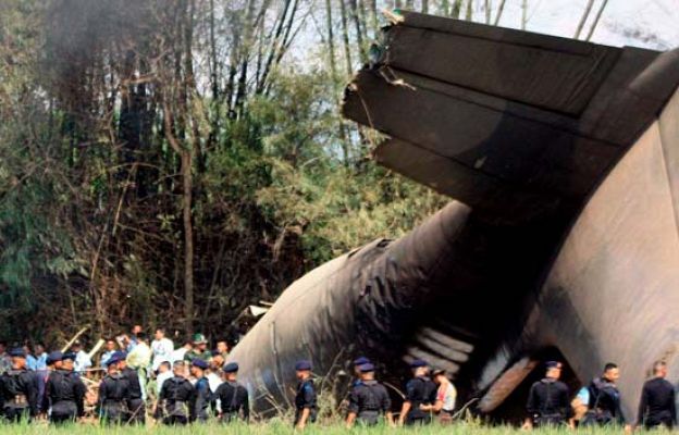  - Accidente aéreo en Indonesia