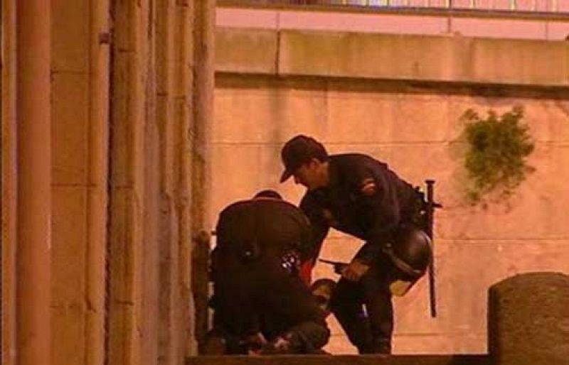 Quince detenidos al caer una red islamista en Bilbao | Ver