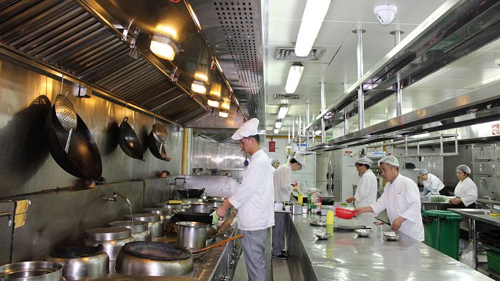 Telediario 1 - Nuevas aplicaciones permiten aprovechar los alimentos y evitar que acaben en la basura