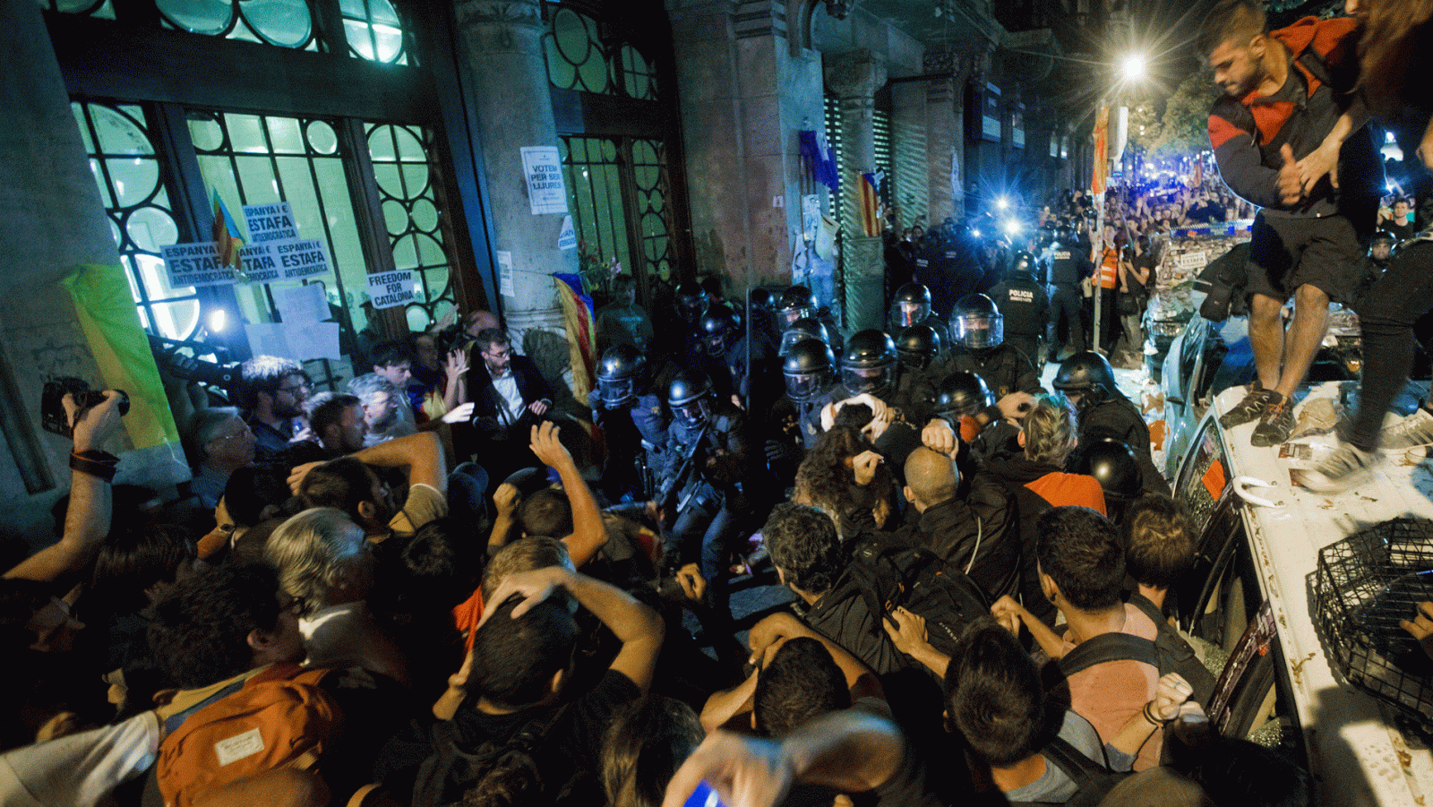 El teniente del registro de Economía asegura que Sànchez no colaboró en ningún momento