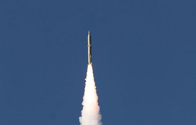  - Irán lanza un nuevo misil