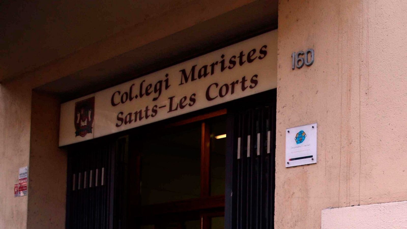 Las cuatro presuntas víctimas del exprofesor de educación física de los Maristas Sants-Le Corts Joaquín Benítez han testificado en el juicio en la Audiencia de Barcelona durante poco más de una hora y media, en una comparecencia que se ha hecho a pue
