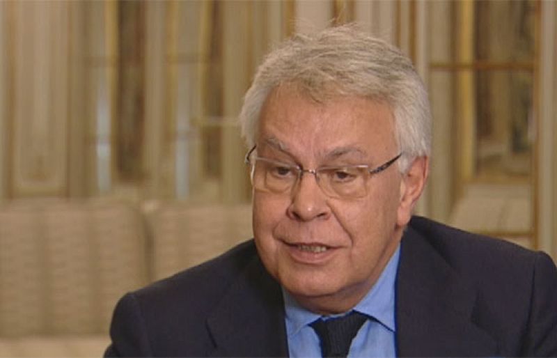 Para Felipe González la crisis es consecuencia de las políticas neoliberales que representa Aznar | Ver