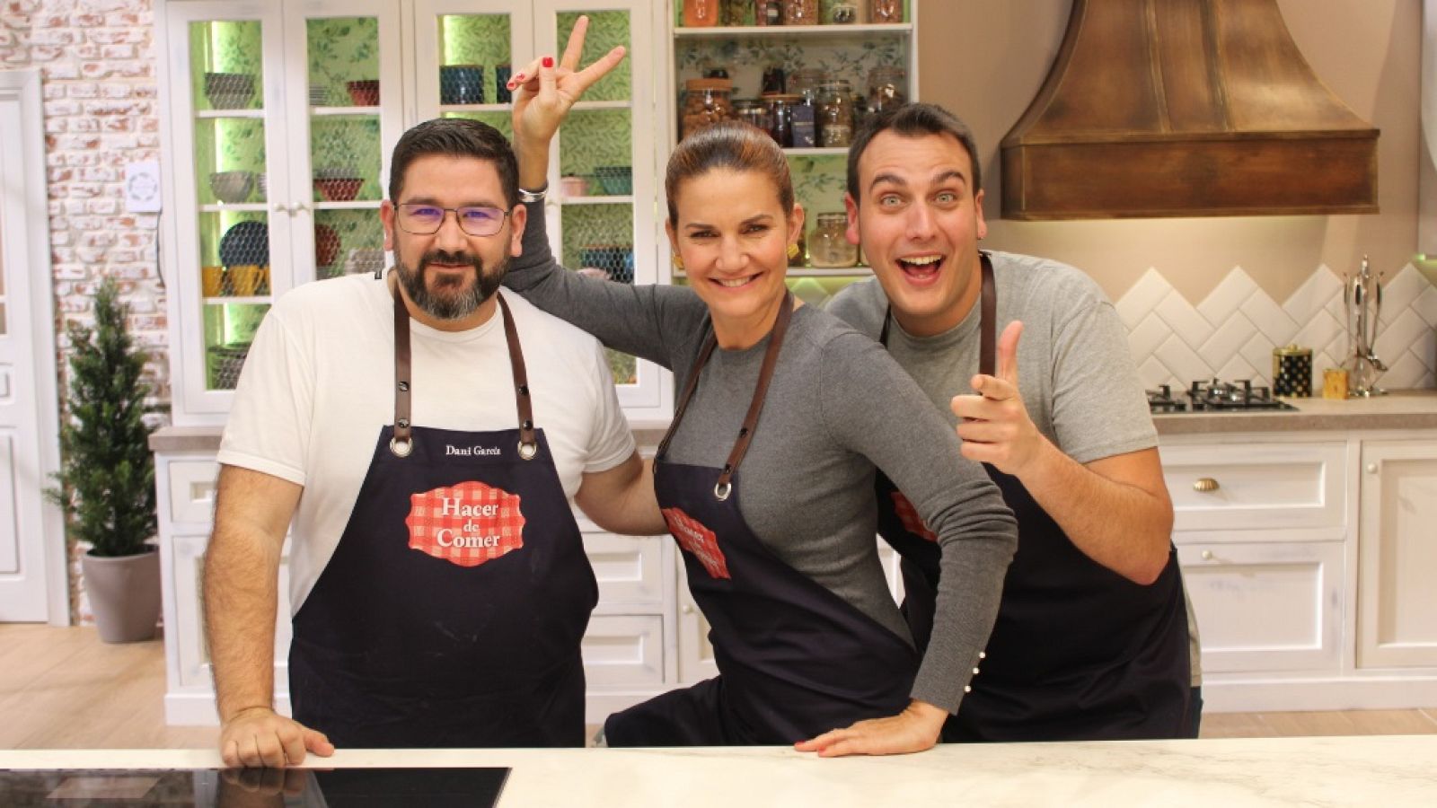 Hacer de comer - Rodaballo al horno y tarta pavlova - ver ahora