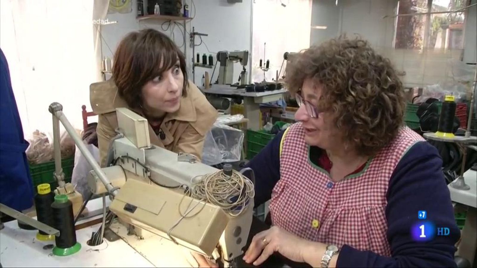 Aparadoras en talleres clandestinos, en Comando actualidad