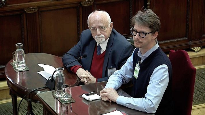 Telediario 1 - El primer 'observador' del 1-O asegura que él se costeó el viaje para mantener su "independencia"